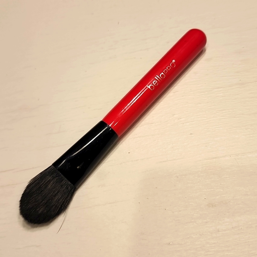 NWOT bellaPRO Foundation Brush